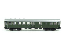 Laden Sie das Bild in den Galerie-Viewer, Personenwagen Umbauwagen 2. Kl mit Gepäckraum, DB, Märklin H0 41330 neu, OVP
