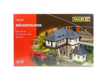 Laden Sie das Bild in den Galerie-Viewer, Bausatz Brückenstellwerk, Faller H0 120108, neu
