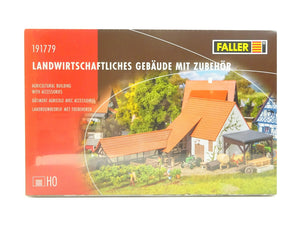 Modellbau Bausatz Landwirtschaftliches Gebäude mit Zubehör Faller H0 191779 neu