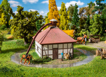 Laden Sie das Bild in den Galerie-Viewer, Modellbahn Modellbau Bausatz Rossmühle Rahden, Faller H0 130582 neu OVP
