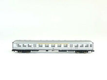 Laden Sie das Bild in den Galerie-Viewer, Minitrix N 15445, Personenwagen (AB4nb-59) &quot;Silberling&quot;, DB, neu, OVP
