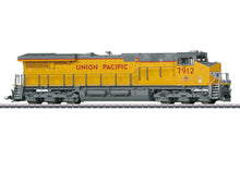 Laden Sie das Bild in den Galerie-Viewer, US-Diesellokomotive Typ GE ES44AC UP mfx+ sound, Märklin H0 38441 neu OVP
