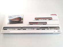 Laden Sie das Bild in den Galerie-Viewer, Personenwagen Set Pop-Design, Märklin H0 43917 neu, OVP
