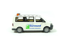 Laden Sie das Bild in den Galerie-Viewer, Modellbau ModellautoVW T5 Bus Multivan Flughafen DO, Wiking H0 0308 72 OVP
