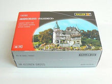 Laden Sie das Bild in den Galerie-Viewer, Modellbau Bausatz Jagdschloss Falkeneck, Faller H0 130385 neu
