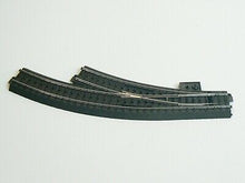 Laden Sie das Bild in den Galerie-Viewer, Märklin H0 24672, eine C  Gleis gebogene Weiche rechts, neu
