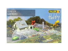 Laden Sie das Bild in den Galerie-Viewer, Modellbau Bausatz Gärtnerei, Faller N 232543 neu
