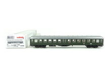 Laden Sie das Bild in den Galerie-Viewer, Personenwagen beleuchtet 2. Kl, DB, Märklin H0 43166 neu, OVP
