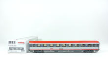 Laden Sie das Bild in den Galerie-Viewer, Schnellzugwagen EC, ÖBB, 1. Kl., Märklin H0 42731 neu, OVP
