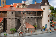 Laden Sie das Bild in den Galerie-Viewer, Modellbau Bausatz Altstadtmauer mit Anbau, Faller H0 191790 neu OVP
