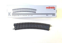 Laden Sie das Bild in den Galerie-Viewer, K Gleis Gleise gebogen 424,6mm 3/4, 10 x Märklin H0 2232 neu, OVP
