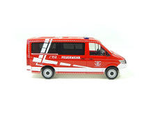 Laden Sie das Bild in den Galerie-Viewer, MAN TGE Bus &quot;Feuerwehr Dippoldiswalde&quot;, Dachkennung 192, Herpa H0 953023 neu OVP
