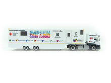 Laden Sie das Bild in den Galerie-Viewer, Modellauto MB Actros ClassicSpace Koffer-Sattelzug &quot;DRK Bremen / Impfmobil&quot;, Herpa H0 949514 neu OVP
