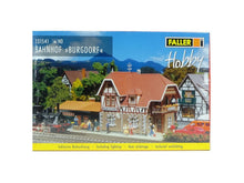 Laden Sie das Bild in den Galerie-Viewer, Bausatz Bahnhof Burgdorf, Faller H0 131541, neu
