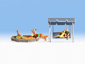 Modellbahn Zubehör Eltern und Kinder, 5 Figuren u. Zubehör, Noch H0 15590 neu