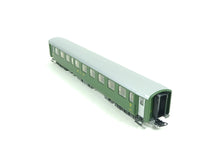 Laden Sie das Bild in den Galerie-Viewer, Reisezugwagen 2. Klasse Bauart Schlieren BLS, Tillig H0 74853 OVP

