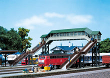Laden Sie das Bild in den Galerie-Viewer, Modellbau Bausatz Überdachte Fußgängerbrücke, Faller H0 120198 neu OVP
