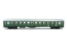 Laden Sie das Bild in den Galerie-Viewer, Personenwagen 2. Klasse beleuchtet, Märklin H0 43160, neu, OVP
