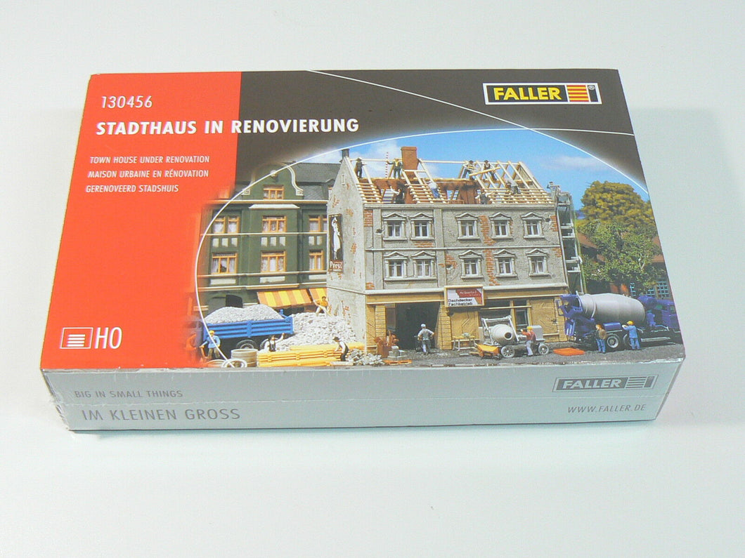 Modellbau Bausatz Stadthaus in Renovierung, Spur H0 Faller 130456 neu