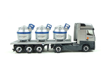 Laden Sie das Bild in den Galerie-Viewer, MB Actros Gigaspce SZ mit &quot;Aluminiumkessel Oetinger&quot;, Herpa H0 929752 OVP
