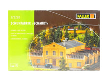 Laden Sie das Bild in den Galerie-Viewer, Modellbahn Bausatz Schuhfabrik Schmidt, Faller N 222220 neu OVP

