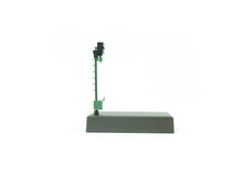 Laden Sie das Bild in den Galerie-Viewer, Signal mfx Sperrsignal mit beweglicher Blende, digital DCC, Märklin H0 70421 neu, OVP
