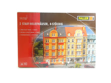 Laden Sie das Bild in den Galerie-Viewer, Modellbahn Bausatz 2 Stadt Reliefhäuser, Faller H0 191758 neu, OVP
