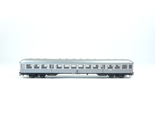 Laden Sie das Bild in den Galerie-Viewer, Personenwagen Silberling 2. Klasse DB, Märklin H0 43897 neu, OVP
