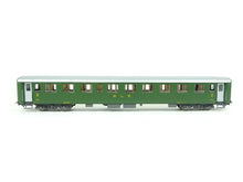 Laden Sie das Bild in den Galerie-Viewer, Reisezugwagen 2. Klasse Bauart Schlieren BLS, Tillig H0 74853 OVP
