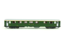Laden Sie das Bild in den Galerie-Viewer, Reisezugwagen 1. Klasse Bauart Schlieren BLS, Tillig H0 74852 OVP
