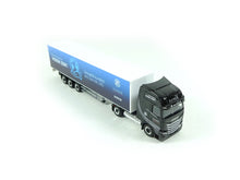 Laden Sie das Bild in den Galerie-Viewer, Iveco S-Way LNG Koffer-Sattelzug &quot;Zureck / Vision Zero&quot;, Herpa H0 948388 neu OVP
