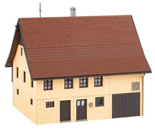Laden Sie das Bild in den Galerie-Viewer, Modellbau Bausatz Taglöhnerhaus Faller H0 191780 neu
