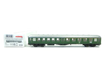 Laden Sie das Bild in den Galerie-Viewer, Personenwagen 1./2. Klasse, beleuchtet, Märklin H0 43120, neu, OVP
