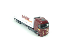 Laden Sie das Bild in den Galerie-Viewer, Modellauto Iveco S-Way Kühlkoﬀer-Sattelzug &quot;Galliker&quot;, Herpa H0 949422 neu OVP
