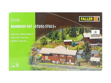 Laden Sie das Bild in den Galerie-Viewer, Modellbau Bausatz Bahnhof-Set Stugl-Stuls, Faller N 212124 neu
