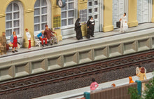 Laden Sie das Bild in den Galerie-Viewer, Modellbahn Bahnsteig
