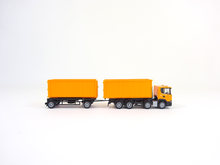 Laden Sie das Bild in den Galerie-Viewer, Herpa 309950, Scania CG 17 8x4 Abrollmulden-Hängerzug,1:87, neu, OVP
