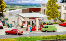 Laden Sie das Bild in den Galerie-Viewer, Bausatz Modellbau Tankstelle 50er Jahre, Faller H0 130590, neu
