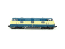 Laden Sie das Bild in den Galerie-Viewer, Diesellokomotive BR 221 DB, Piko N 40505 DCC sound neu OVP
