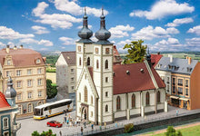 Laden Sie das Bild in den Galerie-Viewer, Bausatz Modellbau Stadtkirche, Faller H0 130629, neu
