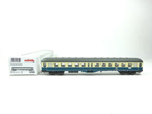 Laden Sie das Bild in den Galerie-Viewer, Personenwagen 2. Klasse, DB, Märklin H0 43165 neu, OVP
