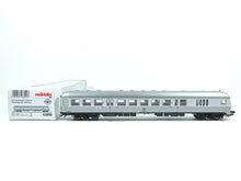Laden Sie das Bild in den Galerie-Viewer, Personenwagen Steuerwagen Silberling 2. Klasse DB, Märklin H0 43899 neu, OVP
