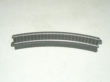 Laden Sie das Bild in den Galerie-Viewer, C-Gleis gebogenes Gleisstück R 1, Märklin H0 24130 neu
