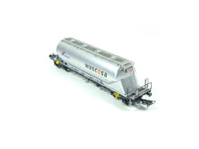 Laden Sie das Bild in den Galerie-Viewer, NME H0 Güterwagen Staubsilowagen Wascosa cemex 503773 AC neu OVP
