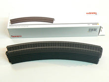 Laden Sie das Bild in den Galerie-Viewer, C-Gleis Gleise gebogen x 6, R 3, Märklin H0 24330 neu, OVP
