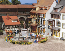 Laden Sie das Bild in den Galerie-Viewer, Bausatz Modellbau Zierbrunnen, Faller H0 130232, neu
