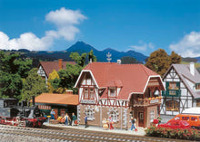 Laden Sie das Bild in den Galerie-Viewer, Bausatz Bahnhof Burgdorf, Faller H0 131541, neu

