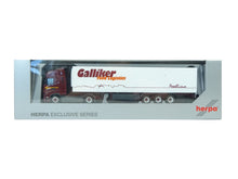 Laden Sie das Bild in den Galerie-Viewer, Modellauto Iveco S-Way Kühlkoﬀer-Sattelzug &quot;Galliker&quot;, Herpa H0 949422 neu OVP
