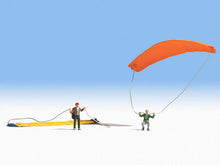 Laden Sie das Bild in den Galerie-Viewer, Modellbau Figuren 2 Paraglider handbemalt, Noch H0 15886 neu, OVP
