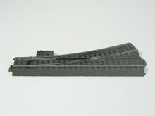 Laden Sie das Bild in den Galerie-Viewer, C–Gleis Weiche links , Märklin H0 24611, neu
